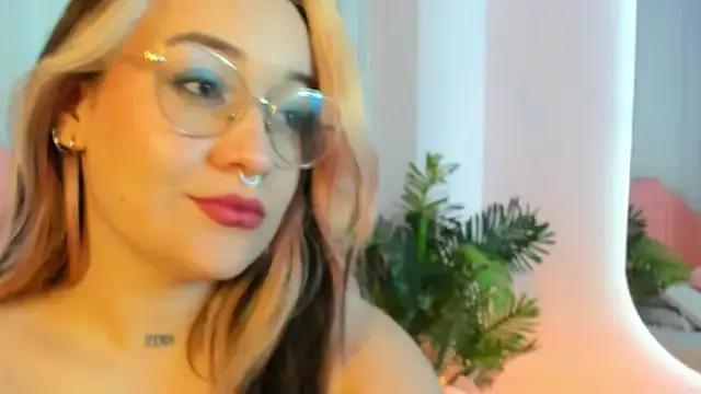 Explore our live girls sluts from our Custom and Multi clubs and checkout exclusive access to highly interactive content, such as shape, hair, titties, pussy type and many more.