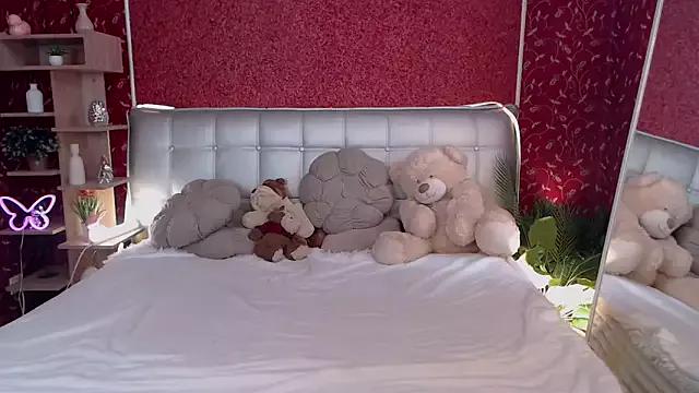AuroraAksnesss from StripChat is Freechat