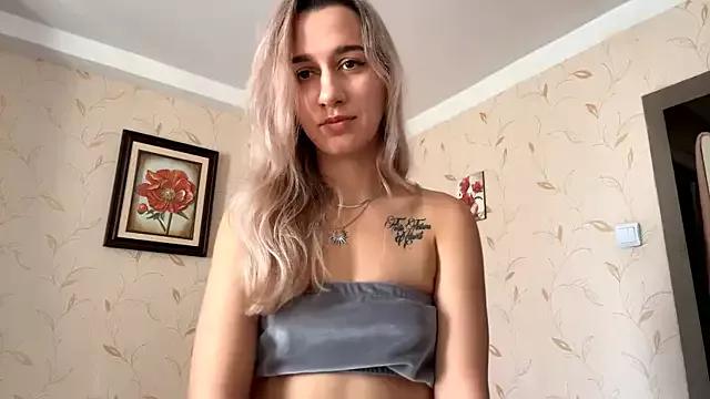 Auroragin from StripChat is Freechat