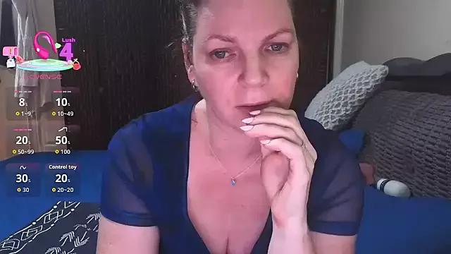 AussieMilf76 from StripChat