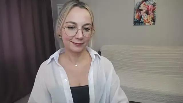 Ava_Elior from StripChat is Freechat