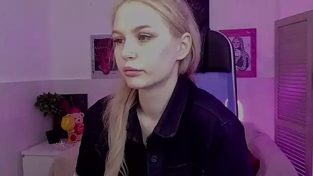 AvaDaviis from StripChat