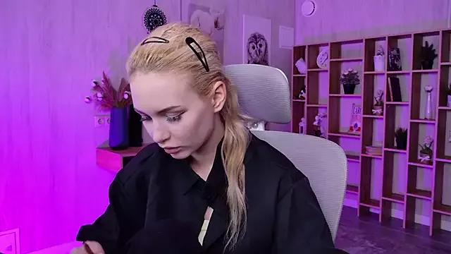 AvaDaviis from StripChat