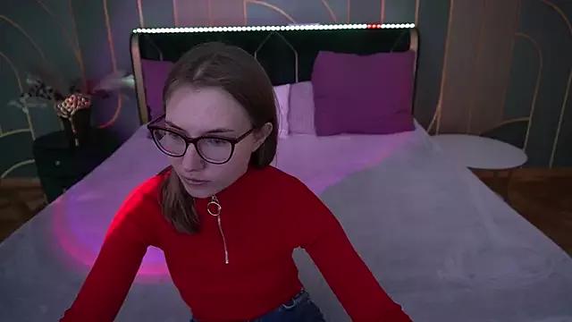 AvroraSnow from StripChat is Freechat