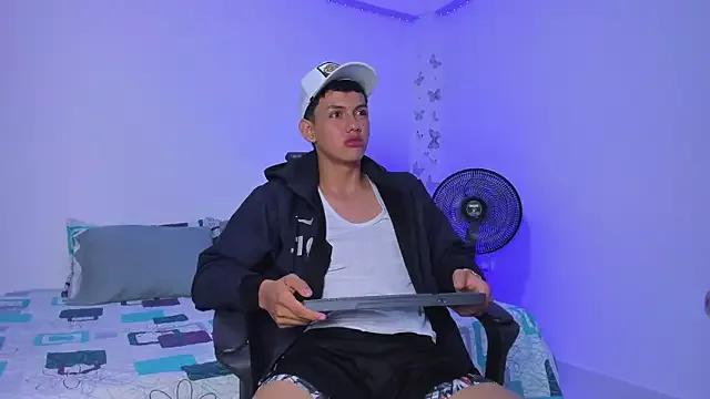 Explore our live girls sluts from our Custom and Multi clubs and checkout exclusive access to highly interactive content, such as shape, hair, titties, pussy type and many more.