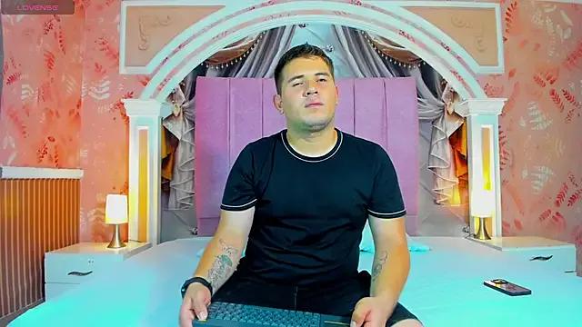 axelnoir_ from StripChat is Freechat