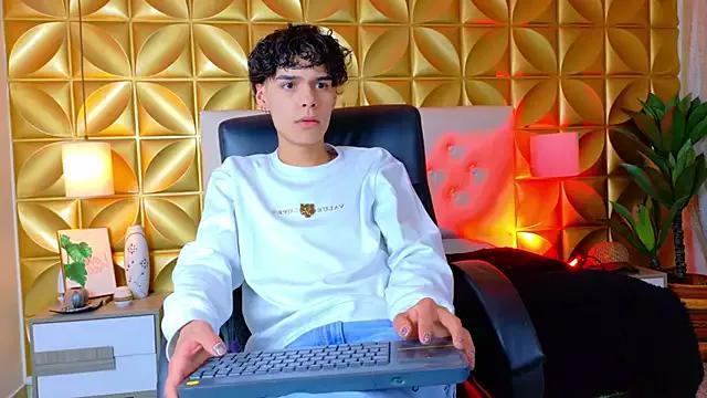 AxelWolfe from StripChat is Freechat