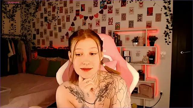Ayla_Hicks from StripChat is Freechat