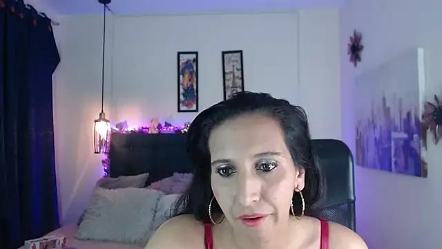 azabachebabe from StripChat is Freechat