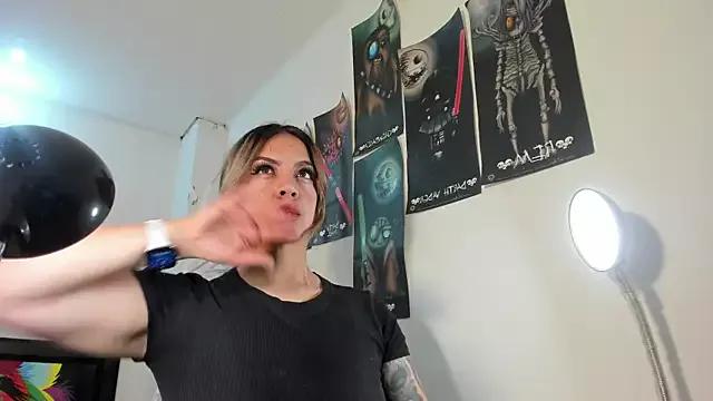 AZULAEVANSS from StripChat is Freechat