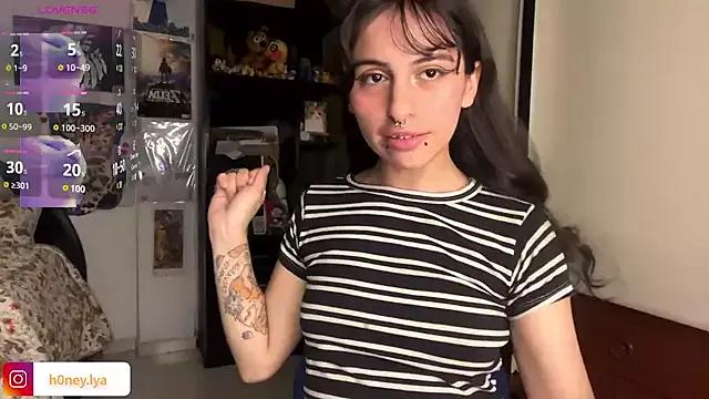 B0nnie_H0ney from StripChat