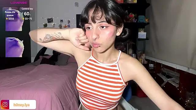 B0nnie_H0ney from StripChat