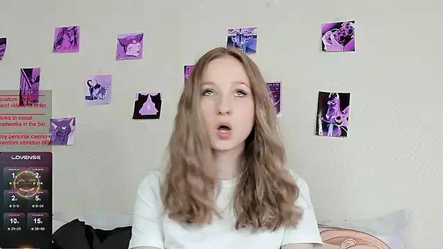 b4by_Emilia from StripChat