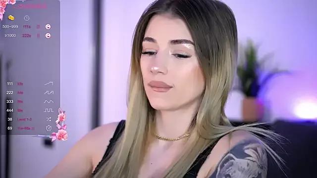 Explore our live girls sluts from our Custom and Multi clubs and checkout exclusive access to highly interactive content, such as shape, hair, titties, pussy type and many more.