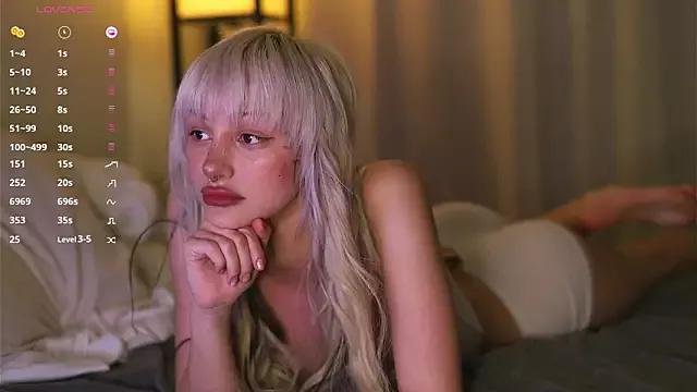 BabeHolly from StripChat