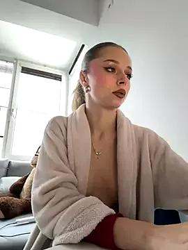BabyAnais from StripChat