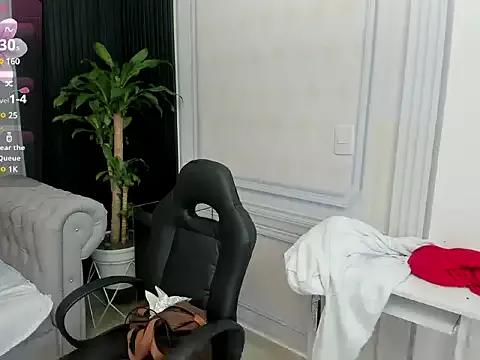 Explore our live girls sluts from our Custom and Multi clubs and checkout exclusive access to highly interactive content, such as shape, hair, titties, pussy type and many more.