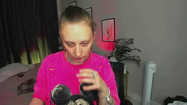 Explore our live girls sluts from our Custom and Multi clubs and checkout exclusive access to highly interactive content, such as shape, hair, titties, pussy type and many more.