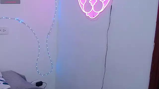 Explore our live girls sluts from our Custom and Multi clubs and checkout exclusive access to highly interactive content, such as shape, hair, titties, pussy type and many more.