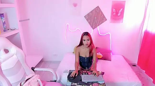 Explore our live girls sluts from our Custom and Multi clubs and checkout exclusive access to highly interactive content, such as shape, hair, titties, pussy type and many more.