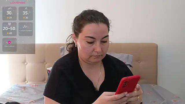 BBW_MILF_4U from StripChat