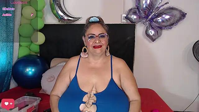 Explore our live girls sluts from our Custom and Multi clubs and checkout exclusive access to highly interactive content, such as shape, hair, titties, pussy type and many more.