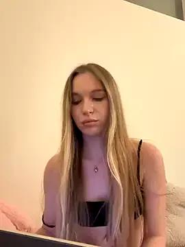 bbysonia from StripChat