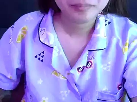 Bee_2k from StripChat