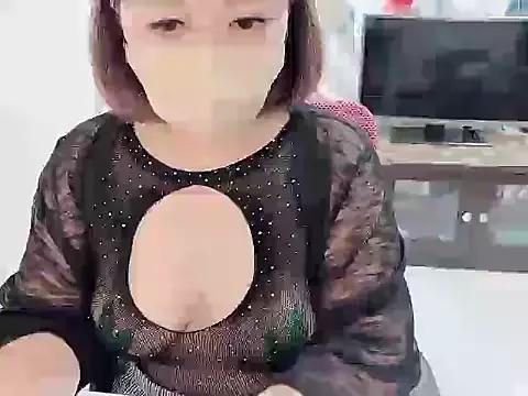 bee_baby from StripChat is Freechat