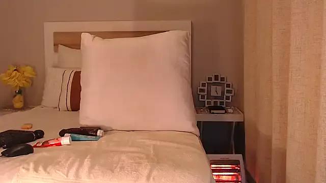 Bee_Bella1 from StripChat is Freechat