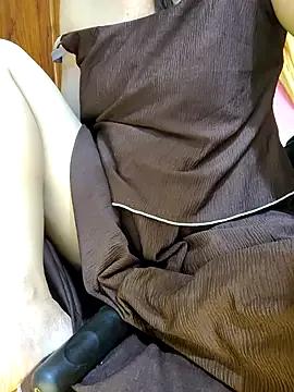 Bee_sweet from StripChat