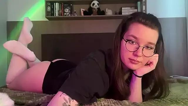 BeeBlossom from StripChat