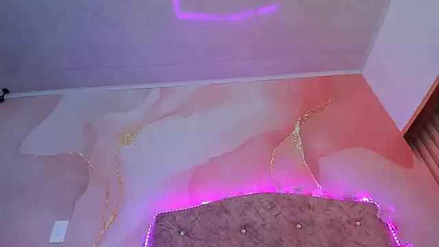 Explore our live girls sluts from our Custom and Multi clubs and checkout exclusive access to highly interactive content, such as shape, hair, titties, pussy type and many more.