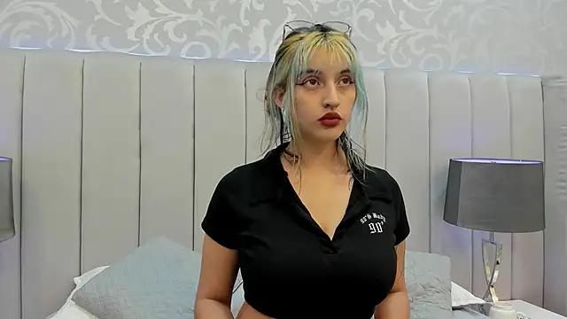 Explore our live girls sluts from our Custom and Multi clubs and checkout exclusive access to highly interactive content, such as shape, hair, titties, pussy type and many more.