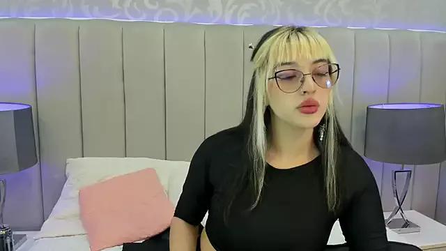 Explore our live girls sluts from our Custom and Multi clubs and checkout exclusive access to highly interactive content, such as shape, hair, titties, pussy type and many more.