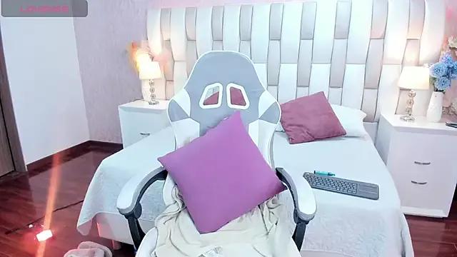 Bella_Luxe from StripChat is Freechat