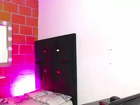 bella_monroe_18 from StripChat