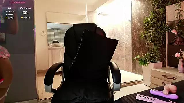 Explore our live girls sluts from our Custom and Multi clubs and checkout exclusive access to highly interactive content, such as shape, hair, titties, pussy type and many more.