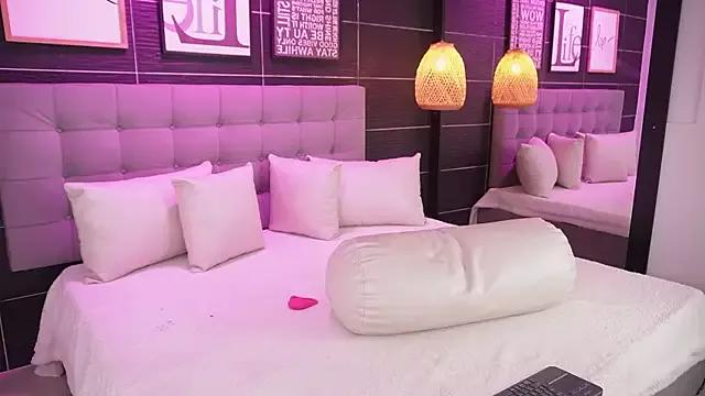 Explore our live girls sluts from our Custom and Multi clubs and checkout exclusive access to highly interactive content, such as shape, hair, titties, pussy type and many more.