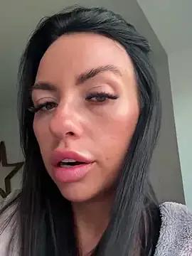 BellaBlackUK from StripChat