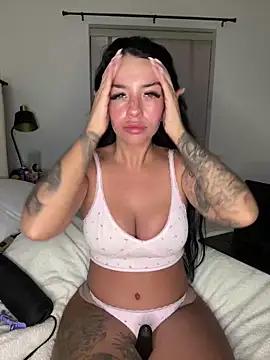 BellaBlackUK from StripChat