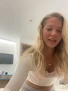 Bellablows from StripChat is Freechat