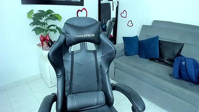 BellaFlaming from StripChat
