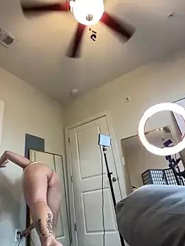 bellafreakyfun from StripChat