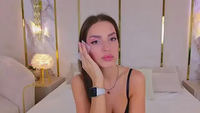 BellaHalles from StripChat