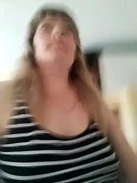 BellaLove335 from StripChat