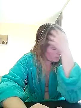 BellaLove335 from StripChat