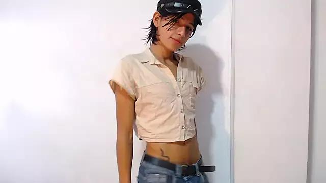 Explore our live girls sluts from our Custom and Multi clubs and checkout exclusive access to highly interactive content, such as shape, hair, titties, pussy type and many more.