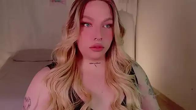 Explore our live girls sluts from our Custom and Multi clubs and checkout exclusive access to highly interactive content, such as shape, hair, titties, pussy type and many more.