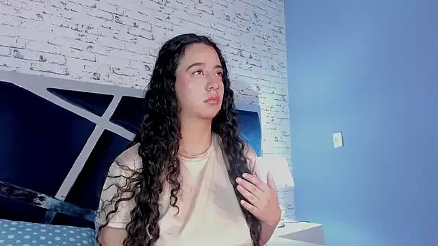 BellaSwwan from StripChat